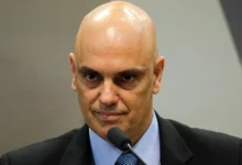 Pesquisa Quaest revela divisão no Brasil sobre aplicação da Lei Magnitsky a Alexandre de Moraes. 46% apoiam o impeachment do ministro, enquanto 43% se opõem. A medida gerou debate sobre direitos humanos e liberdade de expressão.