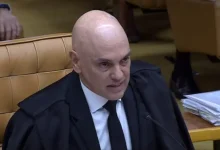 Ministro Alexandre de Moraes afirma que a Lei Magnitsky não será reconhecida pelo STF e continuará atuando como relator da ação penal sobre a tentativa de golpe de 2022, classificando como "pseudo-patriotas" os que tentam prejudicar o tribunal.