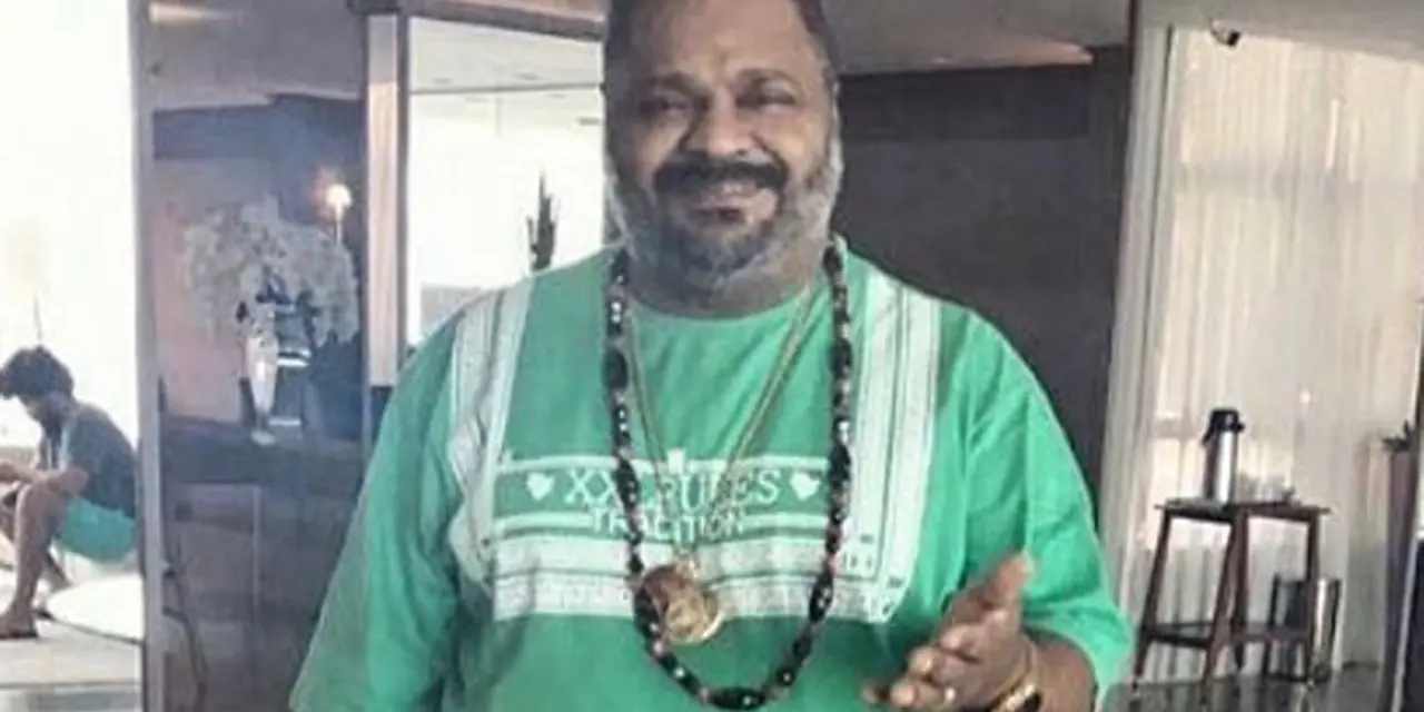 Arlindo Cruz, cantor e compositor brasileiro, faleceu aos 66 anos. Deixou um legado inesquecível no samba com sucessos como "O Show Tem Que Continuar" e "A Amizade". Celebridades e escolas de samba homenageiam sua vida e obra.