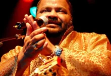 Velório e sepultamento do saudoso sambista Arlindo Cruz. Detalhes sobre o último adeus ao artista, incluindo local e horário. Homenagens e legado musical de Arlindo Cruz.