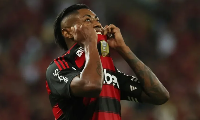 Bruno Henrique e a Justiça: Suspensão de até dois anos ameaça futuro no Flamengo 1 Bruno Henrique enfrenta processo judicial por manipulação, podendo ser suspenso por até dois anos. O futuro do jogador no Flamengo depende do desfecho do caso que causa grande repercussão no esporte.