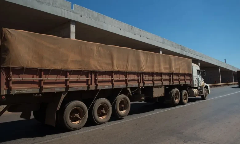 Setor de serviços cresce 0,3% em junho, marcando quinta alta consecutiva e atingindo novo recorde. Pesquisa do IBGE aponta expansão de 2,8% em relação a junho de 2022, impulsionada pelo transporte.