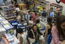 IBGE divulga queda de 0,1% nas vendas do varejo em junho de 2025, mas aumento de 0,3% em relação ao mesmo mês de 2024. Acumulado do primeiro semestre mostra crescimento de 1,8%.