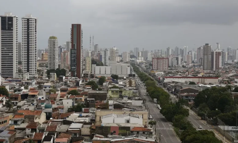 ONU aprovou planos de segurança, saúde e mobilidade para a COP30 em Belém. Especialistas avaliaram medidas para atender a 30 mil participantes, com foco em saúde, transporte e segurança. A conferência acontecerá em novembro na capital paraense.
