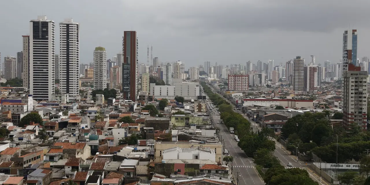 ONU aprovou planos de segurança, saúde e mobilidade para a COP30 em Belém. Especialistas avaliaram medidas para atender a 30 mil participantes, com foco em saúde, transporte e segurança. A conferência acontecerá em novembro na capital paraense.