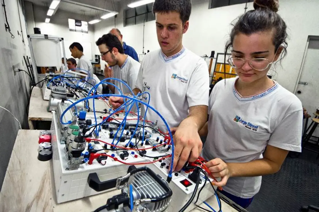 Profissionais qualificados, atenção! A Agência SP oferece vagas para professores do Ensino Médio Técnico na Baixada Santista. Inscrições até 11/08.