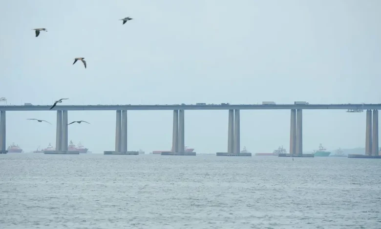 Desafio da Ponte devolve com 8 mil atletas entre Niterói e o Rio de Janeiro 1 Após 12 anos, o Desafio da Ponte reuniu 8 mil atletas em uma emocionante corrida de 21km entre Niterói e o Rio de Janeiro, com a Ponte Rio-Niterói como destaque. A prova serviu como teste para a candidatura conjunta das cidades aos Jogos Pan e Parapan-Americanos de 2031.