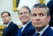 Militares americanos reforçam presença na América Latina e no Caribe para combater cartéis de drogas. O Comando Sul dos EUA recebeu navios, aeronaves e fuzileiros navais para enfrentar ameaças de organizações narcoterroristas.