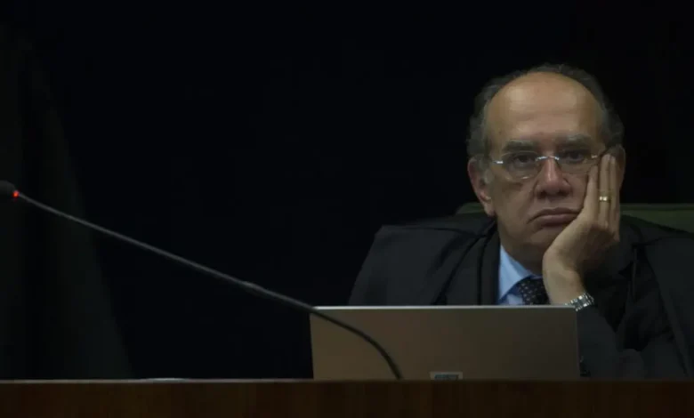 Ministro Gilmar Mendes prestigia obras da Ferrovia de Mato Grosso 1 Ministro Gilmar Mendes prestigiou obras da Ferrovia de Mato Grosso, destacando o empreendimento como um salto civilizatório para o desenvolvimento regional. A ferrovia, investimento de R$ 5 bilhões, conectará Rondonópolis e Lucas do Rio Verde.