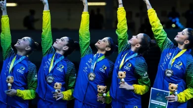Ginástica rítmica brasileira conquista primeira medalha de prata em Mundial adulto. Equipe encantou o público no Rio de Janeiro e garante vaga nas finais por aparelhos. Historic!