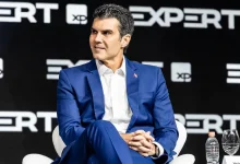 Governador do Pará, Helder Barbalho, nomeado como favorito para vaga de vice-presidente em 2026 ao lado de Lula, enfrenta desafios para organizar a COP30, evento ambiental de grande repercussão. O sucesso da conferência pode impactar sua candidatura.