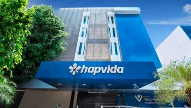 Hapvida demonstra otimismo sobre crescimento futuro, impulsionando suas ações com expectativas de expansão da base de beneficiários. Mercado receptivo à estratégia da empresa.