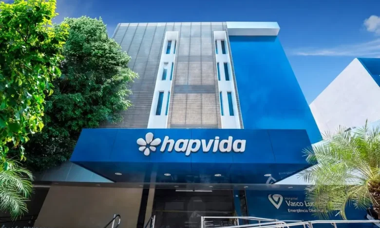 Hapvida demonstra otimismo sobre crescimento futuro, impulsionando suas ações com expectativas de expansão da base de beneficiários. Mercado receptivo à estratégia da empresa.
