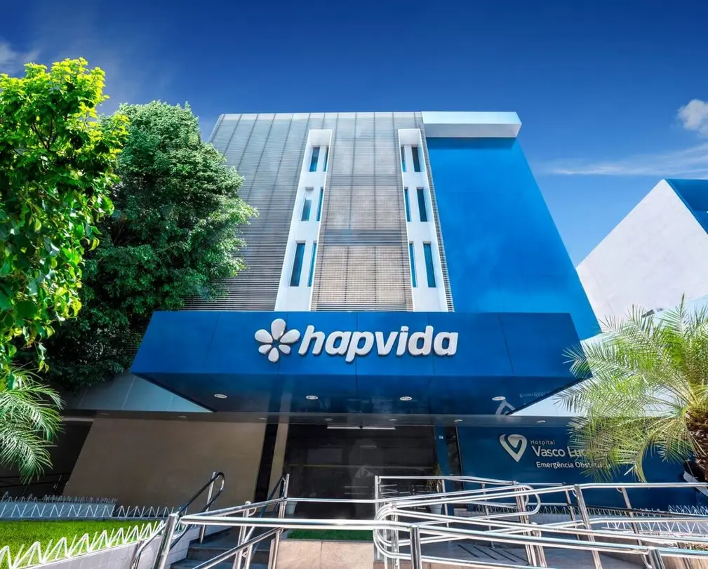 Hapvida demonstra otimismo sobre crescimento futuro, impulsionando suas ações com expectativas de expansão da base de beneficiários. Mercado receptivo à estratégia da empresa.