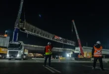 Vigas de sustentação das alças de acesso do Rodoanel Norte foram içadas em operação especial. Ação marca avanço nas obras e aproxima a conexão com a Rodovia Presidente Dutra. Confira as imagens da conquista da Agência SP.