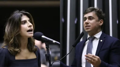 Deputados da oposição acusam Camila Jara (PT-MS) de agressão contra Nikolas Ferreira (PL-MG) após vídeo mostrar a deputada atingindo o parlamentar. Jara nega as acusações e afirma ser vítima de perseguição, enquanto Nikolas pede posição da Câmara sobre o caso.