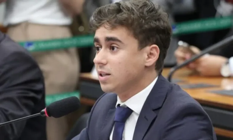 Fim da Aprovação Automática: Regras e Debate no Ensino Fundamental e Médio 1 Projeto de lei busca impedir aprovação automática de alunos no ensino fundamental e médio que não atingirem nota necessária. Debate sobre ensino e aprendizagem no Brasil com especialistas e argumentos a favor e contra a proposta.