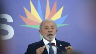 Brasil rebate críticas de EUA contra ministro do STF Alexandre de Moraes. Itamaraty classifica postagens do vice-secretário do Departamento de Estado como ataque à soberania e democracia brasileira.