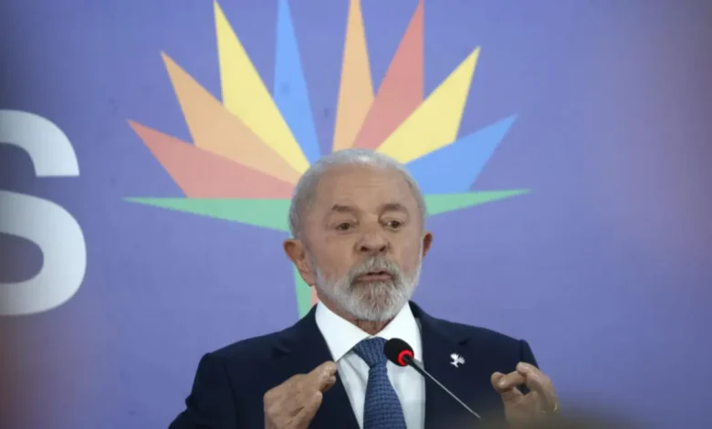 Brasil Rebate Críticas dos EUA a Alexandre de Moraes 1 Brasil rebate críticas de EUA contra ministro do STF Alexandre de Moraes. Itamaraty classifica postagens do vice-secretário do Departamento de Estado como ataque à soberania e democracia brasileira.