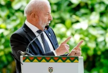 Lula critica países desenvolvidos por usar a luta contra o crime e o desmatamento como pretexto para violar soberania de nações em desenvolvimento. Tenção aumenta com EUA em meio a impasse nas negociações sobre tarifas e críticas internacionais à condução do processo contra Bolsonaro.