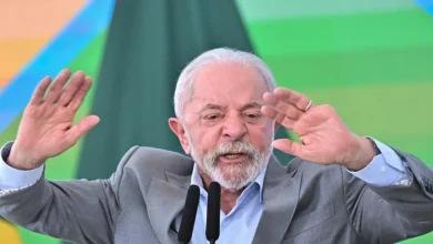 Lula defende moeda alternativa ao dólar para fortalecer autonomia econômica do Brasil em meio a sanções dos EUA.