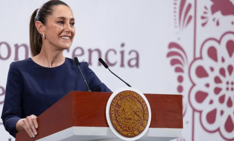 Presidente mexicana Sheinbaum apoia Maduro após aumento da recompensa americana para US$ 50 milhões por narcoterrorismo. Venezuela critica ação como "cortina de fumaça" enquanto Gil Pinto acusa EUA de manipulação.