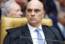 Oposição brasileira intensifica pressão para impeachment do ministro Alexandre de Moraes. Deputado afirma ter apoio de 41 senadores, enquanto juristas e comentaristas políticos analisam o cenário e suas implicações para a política nacional.