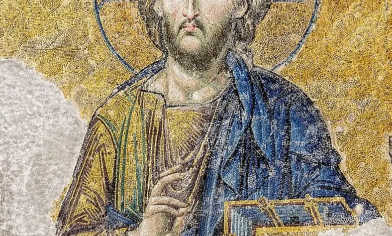Arqueólogos desvendaram mosaicos cristãos do século V em Olympus, Turquia. As descobertas na antiga igreja iluminam a história do cristianismo na Ásia Menor, revelando símbolos cristãos, inscrições e arte rica.