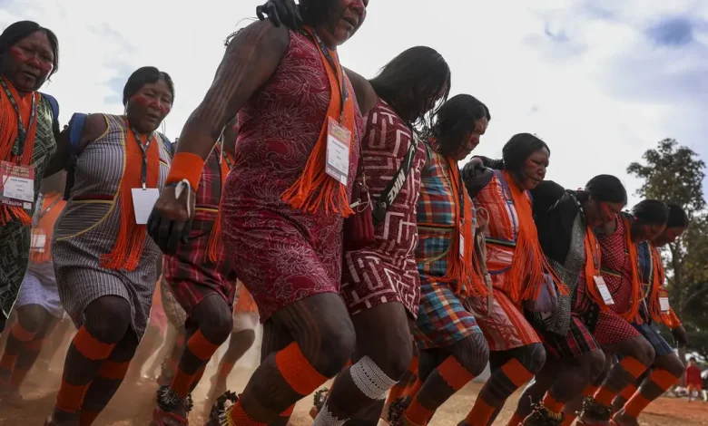 Dia Internacional dos Povos Indígenas: 28 Anos de Luta 1 Dia Internacional dos Povos Indígenas: 28 anos de luta por direitos e reconhecimento. A data convida à reflexão sobre as demandas dos povos originários, a proteção da Amazônia e a importância da demarcação de terras indígenas.