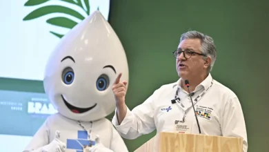 Vistos de esposa e filha do ministro da Saúde brasileiro, Alexandre Padilha, foram revogados pelo Consulado dos EUA. A medida se dá após a revogação de vistos de ex-funcionários do Ministério da Saúde brasileiros envolvidos no programa Mais Médicos.