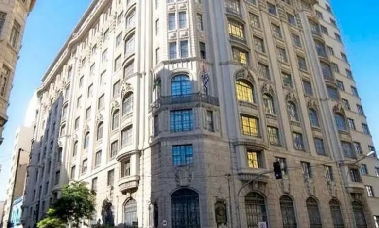 Operação conjunta desmascara esquema de corrupção que movimentou R$ 1 bilhão em propinas. Sidney Oliveira, da Ultrafarma, e outros executivos presos.