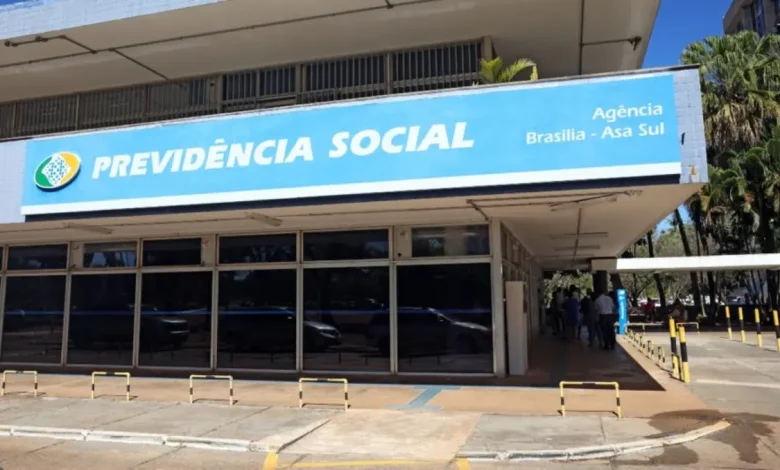 TCU aponta pagamento de R$ 4,4 bilhões em benefícios indevidos a pessoas falecidas entre 2016 e 2025. Investigação revela falhas no Sistema Nacional de Informações de Registro Civil (Sirc) que comprometem a qualidade dos dados de óbitos. O tribunal determina medidas para apurar responsabilidades e sancionar cartórios inadimplentes.