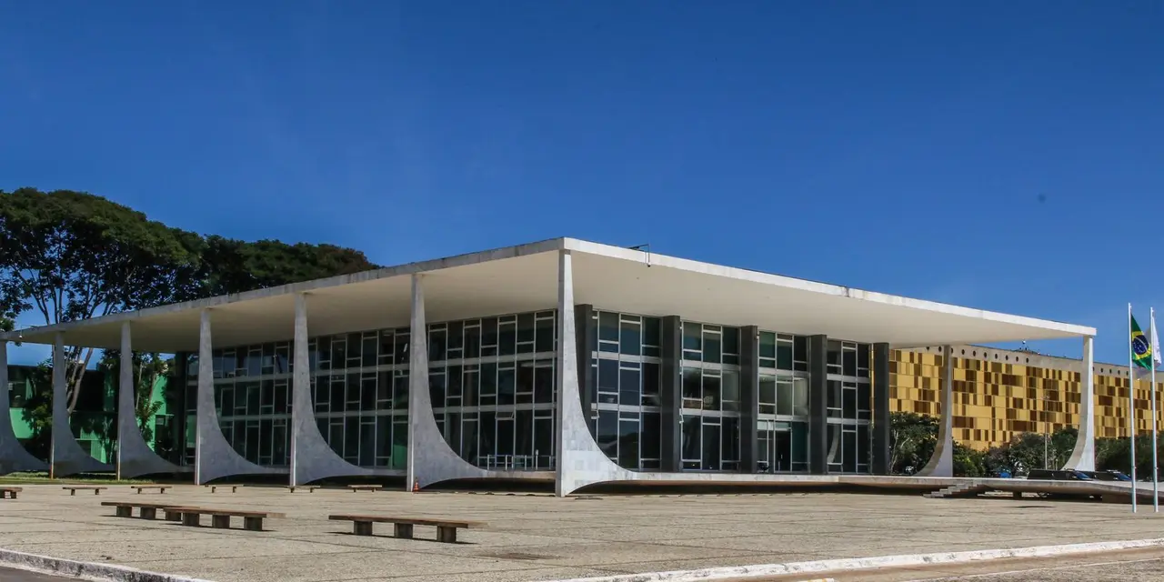 STF define prazo de 6 meses para registro de federações partidárias antes das eleições. Decisão mantém liminar de 2022 que permitiu a criação das federações.