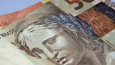 Saques na poupança superam depósitos em R$ 6,25 bilhões em julho, alta de quase 590% em relação a 2024. Acumulado de 2025 já ultrapassa R$ 56 bilhões, 15 vezes maior que o mesmo período de 2024. A alta da Selic para 15% contribui para a tendência.