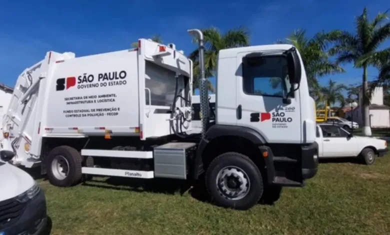 Governo de SP investe R$ 30 milhões em equipamentos para gestão de resíduos 1 Governo de SP abre edital com R$ 30 milhões para prefeituras adquirirem equipamentos para gestão de resíduos. Caminhões, veículos para coleta seletiva e trituradores de galhos entre as opções. Inscrições até 19/09.