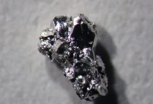 O ródio, metal mais caro do mundo, ultrapassa ouro e diamante. Sua raridade e dificuldades de extração justificam seu preço exorbitante. Descubra as razões por trás da alta cotação do ródio e seu papel crucial na indústria automotiva.