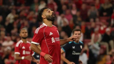 Mohamed Salah critica nota da UEFA sobre morte de ex-jogador palestino em Gaza. A declaração da UEFA foi considerada insensível por não reconhecer a gravidade da situação e o contexto da tragédia.