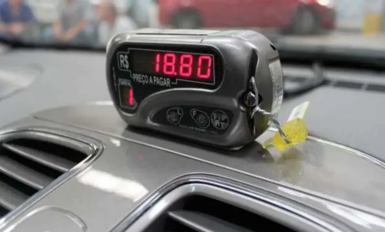 Ipem-SP Define Prazos para Atualização de Tarifas dos Taxímetros em São Paulo 1 Ipem-SP define prazos para atualização das tarifas dos taxímetros em São Paulo. Reajuste uniforme para todas as categorias de táxis, com transparência e clareza para taxistas e usuários. Acompanhe os detalhes na Agência SP.