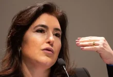 Brasil prioriza China como principal parceiro comercial, com exportações agrícolas e minerais impulsionando a balança comercial. Embora busque diversificar relações, o governo defende postura pragmática alinhada aos interesses econômicos do país.