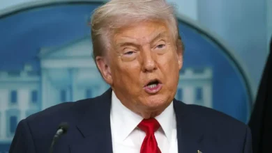 Presidente Trump declara emergência por crime em Washington, D.C., mobilizando a Guarda Nacional para combater a violência e o crime organizado na capital americana. Trump acusa democratas de transformar Washington em "santuário para criminosos".