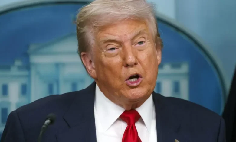 Presidente Trump declara emergência por crime em Washington, D.C., mobilizando a Guarda Nacional para combater a violência e o crime organizado na capital americana. Trump acusa democratas de transformar Washington em "santuário para criminosos".
