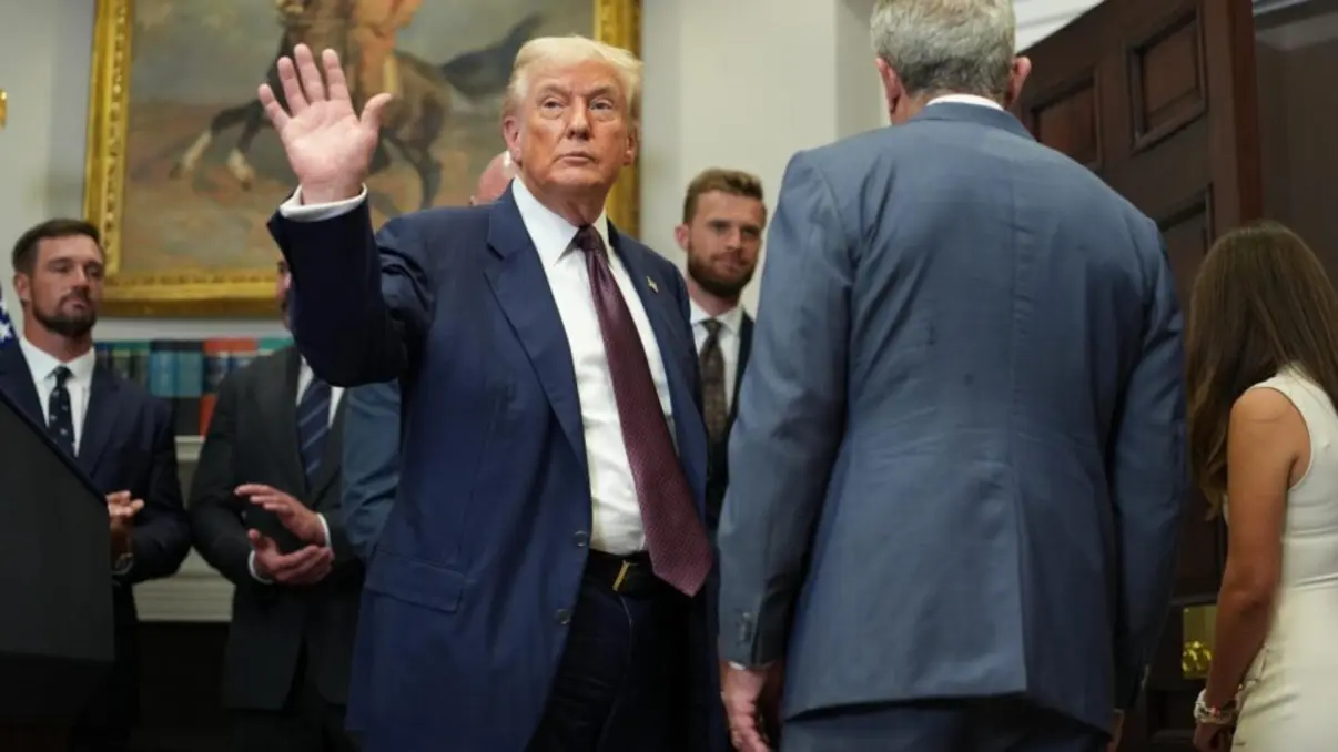 enviado especial da Casa Branca visita Gaza para avaliar situação humanitária após Trump criticar Israel e Hamas.