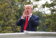 Donald Trump diz "provavelmente não" buscará terceiro mandato, apesar de números positivos e desejo de concorrer novamente. A Constituição americana proíbe a reeleição para mais de dois mandatos, mesmo não consecutivos.