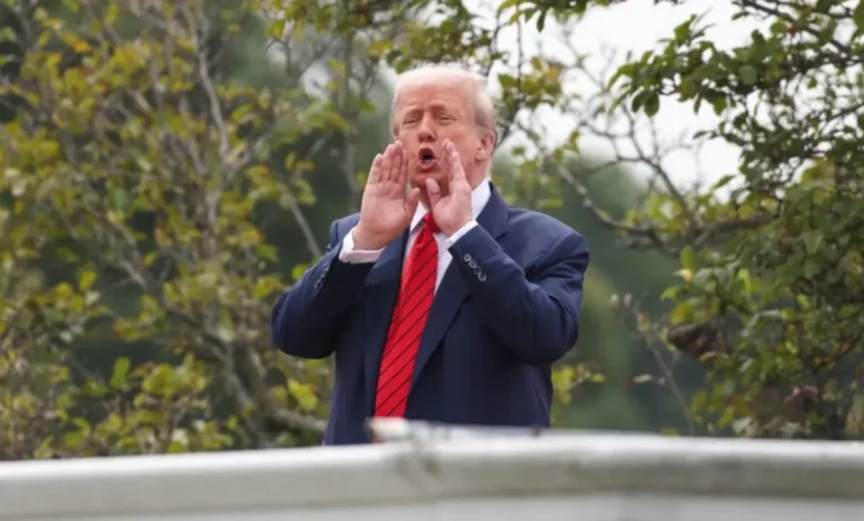 Trump em dúvida sobre terceiro mandato 1 Donald Trump diz "provavelmente não" buscará terceiro mandato, apesar de números positivos e desejo de concorrer novamente. A Constituição americana proíbe a reeleição para mais de dois mandatos, mesmo não consecutivos.