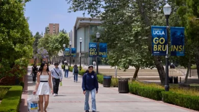 Governo Trump suspende subsídios à UCLA após denúncias de antissemitismo por permitir protestos pró-Palestina. O reitor critica a decisão, que pode impactar pesquisa e empregos na instituição.