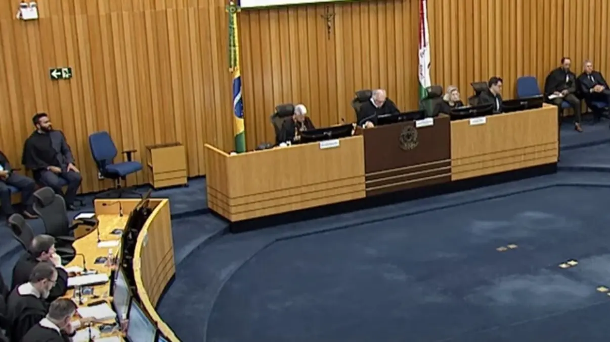 TST investirá R$ 1,5 milhão em sala VIP exclusiva para seus ministros no Aeroporto de Brasília. O espaço, com privilégios em voos particulares e atendimento personalizado, custará R$ 1,5 milhão e será construído em dois anos.