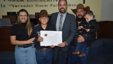 Jovem de 13 anos, João Vitor da Silva Martins, de Paraguaçu Paulista, é bicampeão no Circuito Rancho Primavera (CRP) e campeão do Revolution em Araçatuba na modalidade Três Tambores. A Câmara Municipal homenageou a sua brilhante trajetória.