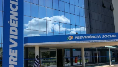 O INSS realiza mutirão de perícia médica com 5 mil vagas em 35 cidades. A maioria dos atendimentos será por telemedicina, visando reduzir o tempo de espera e ampliar o acesso aos serviços, principalmente para benefícios por incapacidade temporária e auxílio-doença.