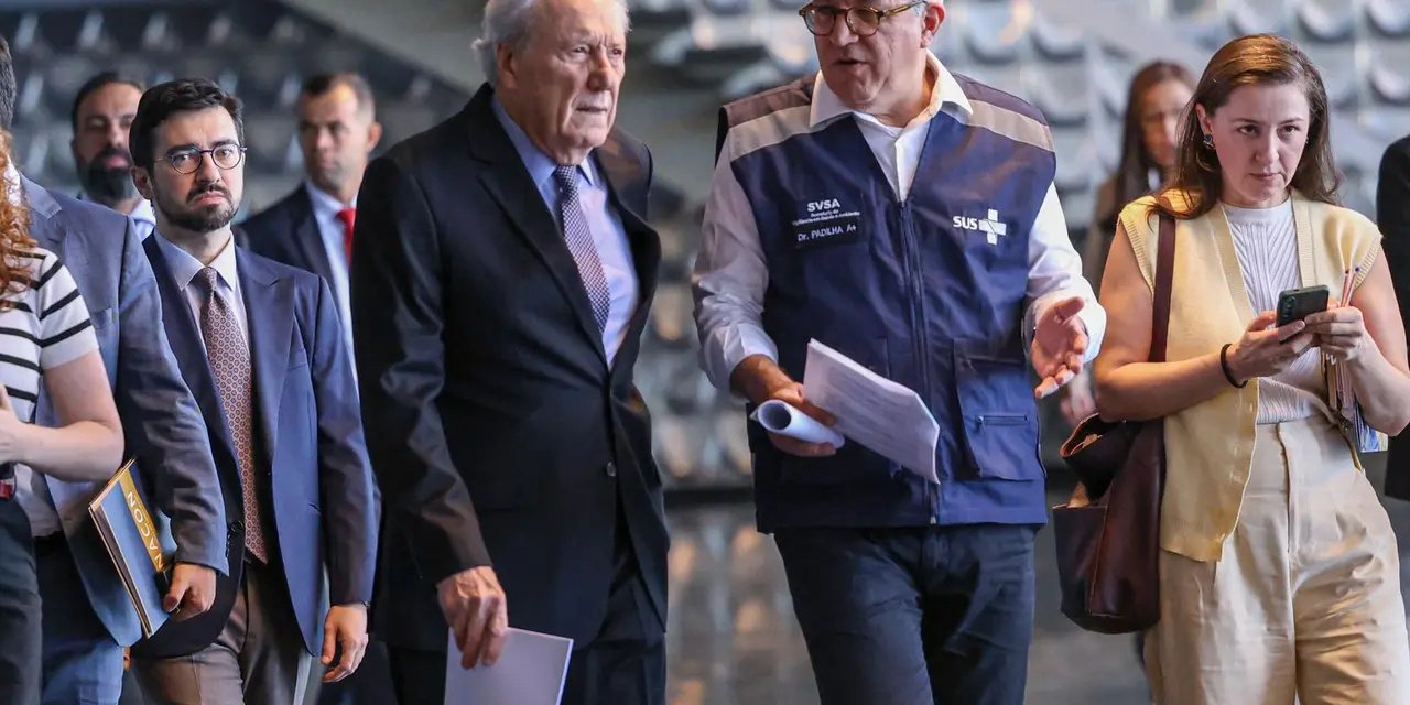 Polícia Federal investiga intoxicações por metanol em São Paulo. 17 casos confirmados, 3 mortes. Bebidas adulteradas em bares e restaurantes. Suspeita de organização criminosa.