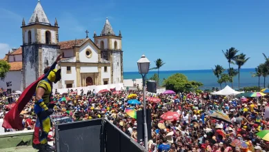 Carnaval chega cedo a Olinda! Prévias com ritmos contagiante começam este fim de semana e se estendem até 2026. Cortejos, ensaios e muita alegria te esperam. Confira a programação completa no Instagram @carnavaldeolindaoficial.